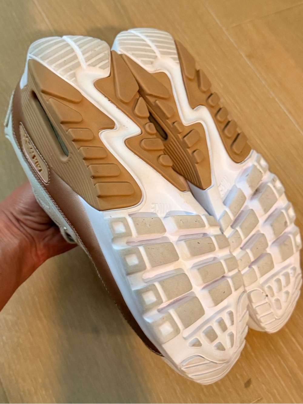 Nike Airmax Women's Sneakers in White and Bronze - Picture 4 of 4